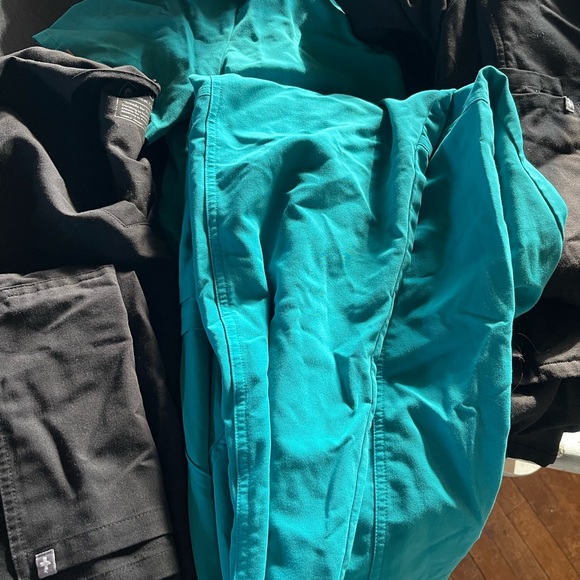 Figs Turquoise/Teal Scrub set - Picture 3 of 4